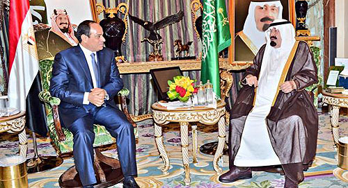 العاهل السعودي يبحث مع السيسي التطورات الإقليمية والدولية 